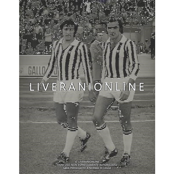 ARCHIVIO Antonello Cuccureddu (Alghero, 4 ottobre 1949)  un ex calciatore e allenatore di calcio italiano Calciatore Inizia la sua carriera calcistica con la squadra della sua cittˆ, poi l\'interessamento nella stagione 1966-1967 della Torres che lo compra, per due milioni di lire, come centrocampista. Nella stagione 1967-1968, passa al Brescia in serie B, senza segnare. Ma il grande lancio nel calcio che \'conta\' arriva nel 1969, quando la Juventus lo acquista dal Brescia per quattrocentomilioni di lire. Il primo gol con la maglia della Juve, arriva contro il Cagliari. Gioca 12 stagioni con la maglia della Juventus, per poi passare nel campionato 1981-1982 alla Fiorentina dove chiude la carriera in serie A a causa di vari infortuni alla schiena. Nel 1984-85 gioca nel Novara in serie C2. Furono 13 in totale le presenze di Cuccureddu in Nazionale (la prima nel 1975), tutte sotto la gestione Bearzot: in esse sono comprese 5 partite al campionato del mondo 1978 in Argentina, ivi inclusi lÕincontro con i padroni di casa nella prima fase a gironi vinto per 1-0 e la finale per il terzo posto contro il Brasile, perso 1-2. LÕultimo incontro di Cuccureddu in Nazionale risale al settembre 1978 contro la Spagna. NELLA FOTO:Antonello Cuccureddu co GAETANO SCIREA PH.ARCHIVIO AGENZIA ALDO LIVERANI SAS