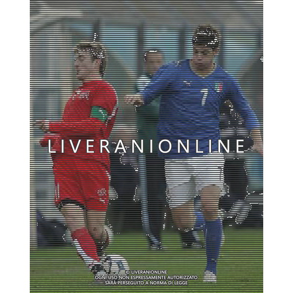 Como 19-11-2008 italia-svizzera U20 0:0 nella foto davide santon e christian schneuwly ph marco luzzani/ag aldo liverani s.a.s.