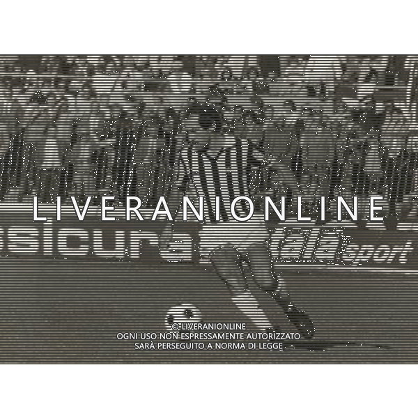 ARCHIVIO Giuseppe Furino (Palermo, 5 luglio 1946)  un ex calciatore italiano, di ruolo centrocampista.Nella societˆ bianconera sarˆ destinato a diventare titolare inamovibile per oltre un decennio, conquistando 8 scudetti (1971-72, 1972-73, 1974-75, 1976-77, 1977-78, 1980-81, 1981-82, 1983-84), 2 Coppe Italia (1978-79, 1982-83), 1 Coppa UEFA (1976-77) e una Coppa delle Coppe (1983-84). NELLA FOTO:Giuseppe Furino PH.ARCHIVIO AGENZIA ALDO LIVERANI SAS