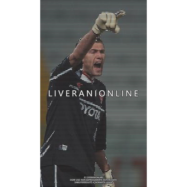 PERUGIA 06/11/2003 2° TURNO COPPA UEFA 2003-2004 GARAANDATA PERUGIA - ARIS SALONICCO NELLA FOTO: ZELIKO KALAC RICHIAMA LA DIFESA* FOTO 1905/ROBERTO SETTONCE/ALDO LIVERANI S.A.S.