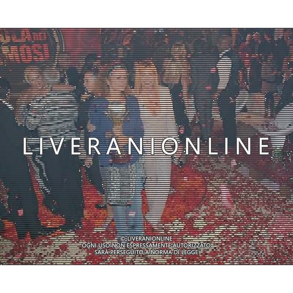 PUNTATA FINALE DELLA TRASMISSIONE TV: \' L\'ISOLA DEI FAMOSI 6\' NELLA FOTO: VLADIMIR LUXURIA - SIMONA VENTURA - © ANTONIO SORANO - AG. ALDO LIVERANI SAS