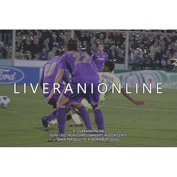 FIORENTINA - OLYMPIQUE LIONE FIRENZE, 25 NOVEMBRE 2OO8 CHAMPIONS LEAGUE GIRONE ELIMINATORIO 2008/2009 NELLA FOTO: IL GOL DEL 0-1 DI JEAN MAKOUN FOTO AG. A. LIVERANI SAS