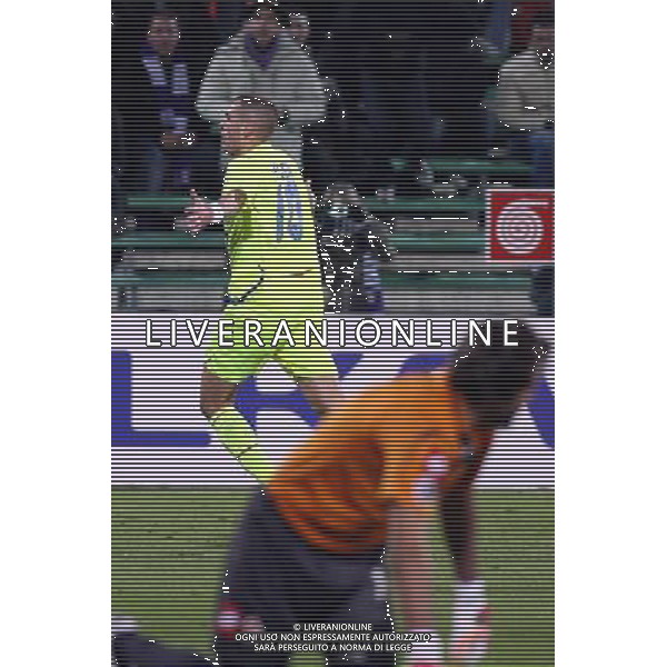 FIORENTINA - OLYMPIQUE LIONE FIRENZE, 25 NOVEMBRE 2OO8 CHAMPIONS LEAGUE GIRONE ELIMINATORIO 2008/2009 NELLA FOTO: ESULTANZA DI KARIM BENZEMA DOPO IL SUO GOL DEL 0-2 DI KARIM BENZEMA FOTO AG. A. LIVERANI SAS