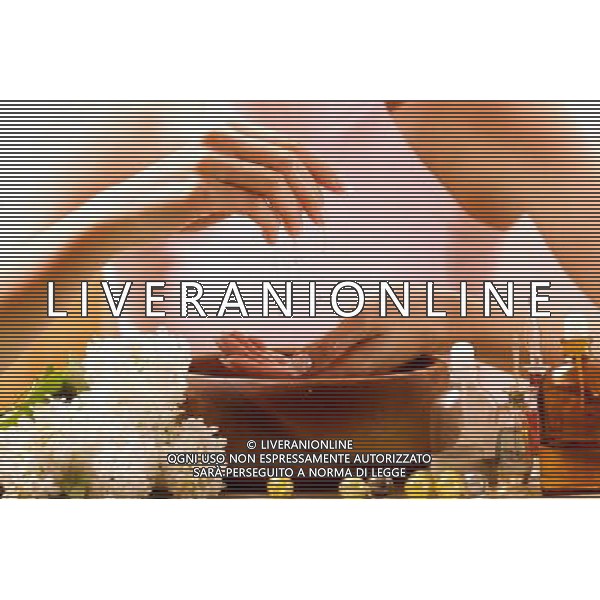 BELLEZZA - BEAUTY - MANICURE - PEDICURE - OCCHI - UNGHIE - MAKE UP - TRUCCO - TRUCCARE - AGENZIA ALDO LIVERANI SAS IFC