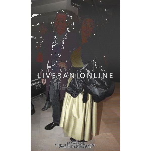 PRIMA TEATRALE DELLO SPETTACOLO: \' POVERI MA BELLI\' AL TEATRO SISTINA DI ROMA NELLA FOTO: GIANNI MAZZA CON PAOLA © MASSIMO BRUNI - AG. ALDO LIVERANI SAS