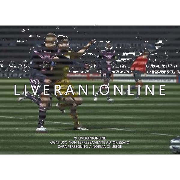 Joe Cole (Chelsea) and Wendel(Boerdeaux) BORDEAUX VS CHELSEA as match 5 of Group A of the Champions League 2008/9 in BORDEAUX (FRA) on 26/11/2008. Picture By Marcello Pozzetti©IPS Photo Agency/Ag. Aldo Liverani - ITALY ONLY -
