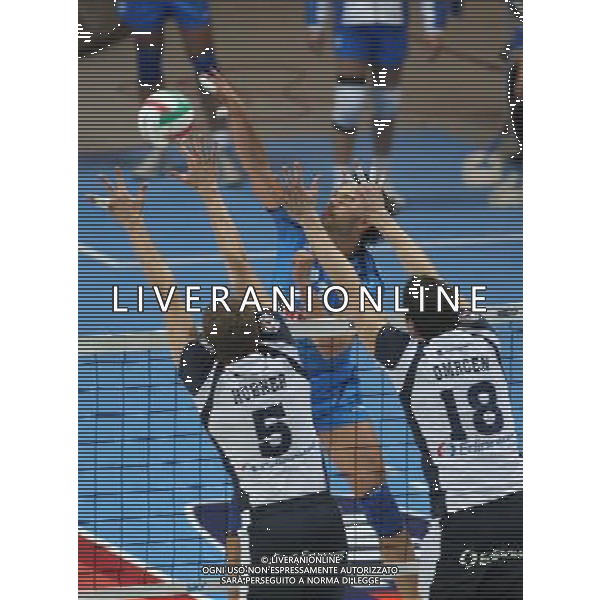 MONZA 26/11/2008 TIM ALL STAR VOLLEY 2008 PALACANDY MONZA ITALIA-RESTO DEL MONDO NELLA FOTO LA SCHIACCIATA DI HRISTO ZLATANOV FOTO MARIO ROMANO/AG ALDO LIVERANI 