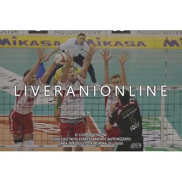 TREVISO 30/11/2008 CAMPIONATO ITALIANO PALLAVOLO SERIE A1TIM 2008/2009 LUBE BANCA MARCHE MACERATA-SISLEY TREVISO NELLA FOTO:MURO DI VALERIO VERMIGLIO,MARTIN LEBL E JAN WILLWM SNIPPE FOTO PAOLA GARBUIO/AG.ALDO LIVERANI