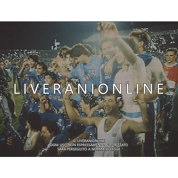 ARCHIVIO COPPA UEFA 1988/1989 STOCCARDA - NAPOLI NELLA FOTO. I FESTEGGIAMENTI DELLA SQUADRA AG.ARCHIVIO AG.A .LIVERANI SAS