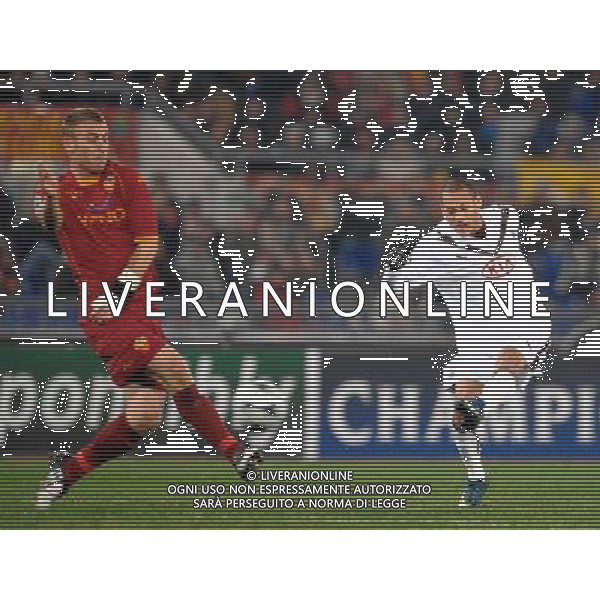 Roma - 09/12/2008 - Stadio Olimpico - Uefa Champions League 2008/2009 - Gruppo A - Roma Vs Bordeaux - nella foto: una concluione di Yoan GOUFFRAN ph. Corradetti / ag. Aldo Liverani Sas