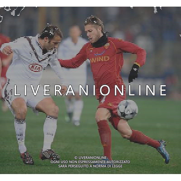 Roma Vs Bordeaux 09/12/2008 - Stadio Olimpico - Uefa Champions League 2008/2009 - Gruppo A - nella foto: Jeremy MENEZ e Marc PLANUS ph. Corradetti / ag. Aldo Liverani Sas