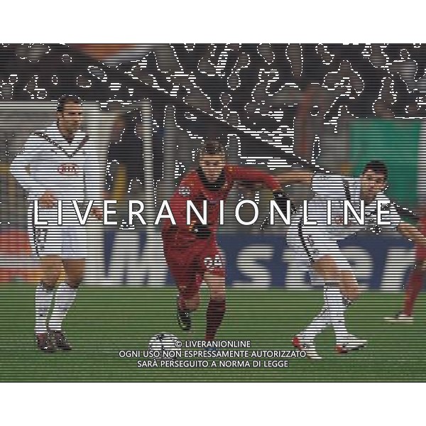 Roma Vs Bordeaux 09/12/2008 - Stadio Olimpico - Uefa Champions League 2008/2009 - Gruppo A - nella foto: Jeremy MENEZ tra Marc PLANUS e FERNANDO ph. Corradetti / ag. Aldo Liverani Sas