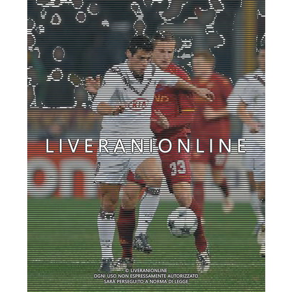 Roma Vs Bordeaux 09/12/2008 - Stadio Olimpico - Uefa Champions League 2008/2009 - Gruppo A - nella foto: Yoann GOURCUFF e Matteo Brighi ph. Corradetti / ag. Aldo Liverani Sas