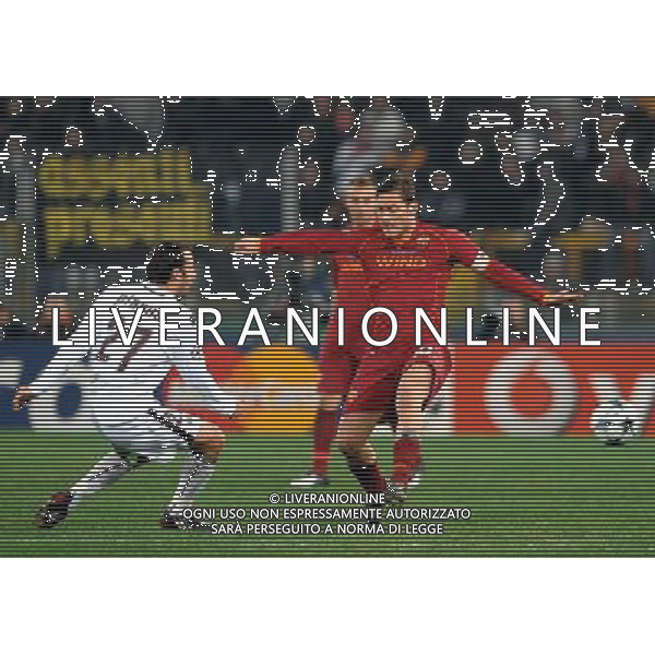 Roma Vs Bordeaux 09/12/2008 - Stadio Olimpico - Uefa Champions League 2008/2009 - Gruppo A - nella foto: Marc PLANUS e Francesco TOTTI ph. Corradetti / ag. Aldo Liverani Sas
