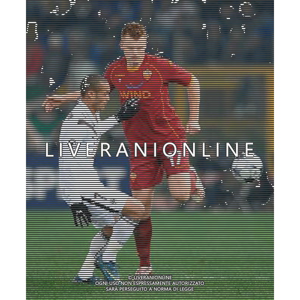 Roma Vs Bordeaux 09/12/2008 - Stadio Olimpico - Uefa Champions League 2008/2009 - Gruppo A - nella foto: John Arne RIISE e Yoan GOUFFRAN ph. Corradetti / ag. Aldo Liverani Sas