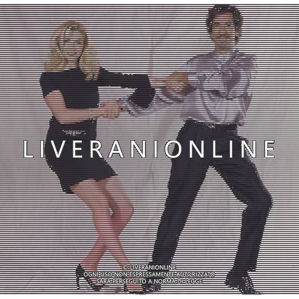 ARCHIVIO PAPERISSIMA 1999 LORELLA CUCCARINI CON MARCO COLUMBRO PRESENTATRICE TV PH.ARCHIVIO AG.A.LIVERANI SAS