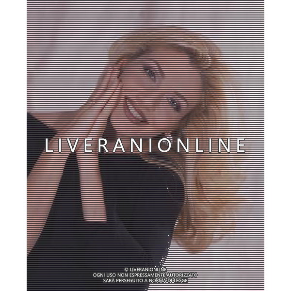 ARCHIVIO PAPERISSIMA 1999 LORELLA CUCCARINI PRESENTATRICE TV PH.ARCHIVIO AG.A.LIVERANI SAS