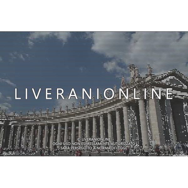 ARCHIVIO ALDO LIVERANI NELLA FOTO LE COLONNE INPIAZZA SAN PIETRO VATICANO AG ALDO LIVERANI