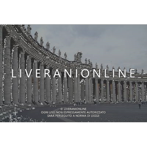 ARCHIVIO ALDO LIVERANI NELLA FOTO LE COLONNE IN PIAZZA SAN PIETRO VATICANO AG ALDO LIVERANI