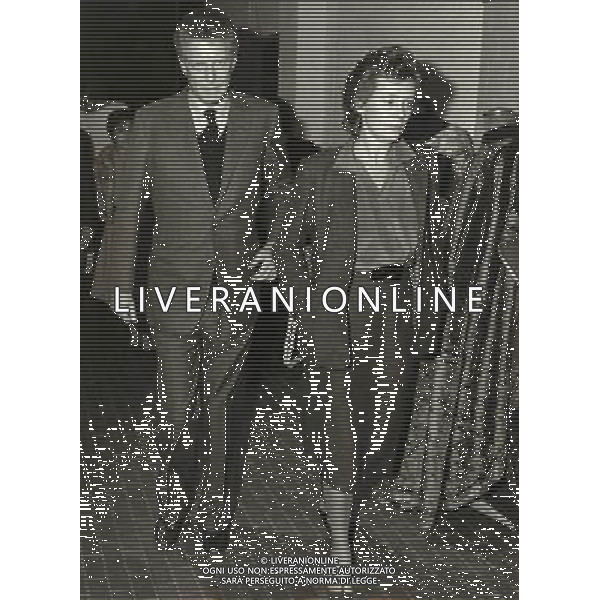 ARCHIVIO CARLO CARACCIOLO GIORNALISTA E FONDATOER DI DIVERSE TESTATE GIORNALISTICHE FOTO CON DONNA VISCONTI DI MODROE PH.ARCHIVIO AG.A.LIVERANI SAS