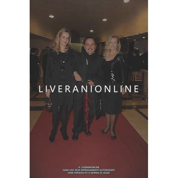 TEATRO BRANCACCIO ROMA 15/12/2008 CONCERTO DELL\'ORCHESTRA SINFONICA ITALIANA NELLA FOTO ALESSANDRO DI PIETRO CON ANITA E ANA PH.BRUNI-AG.A.LIVERANI SAS 