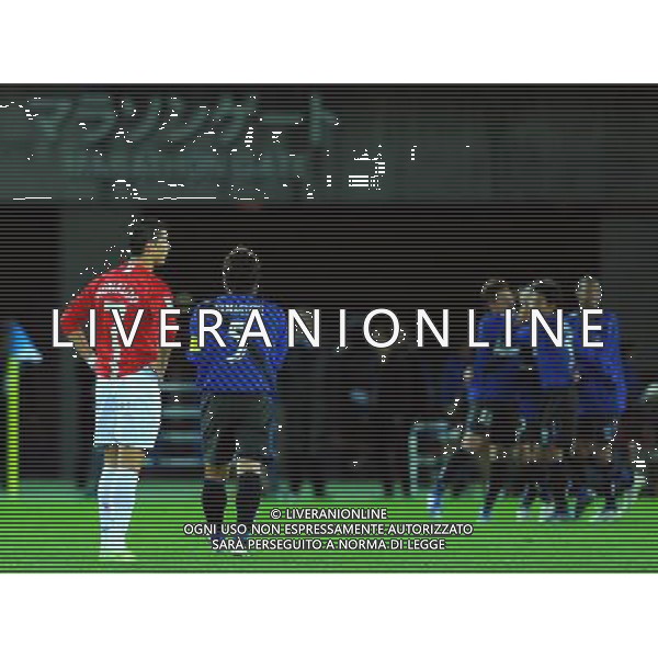 FIFA Club World Cup Japan 2008 Semifinale Yokohama - 18.12.2008 Gamba Osaka(JPN)-Manchester United(ENG) Nella Foto: CRISTIANO RONALDO OSSERVA L\'ESULTANZA DI ENDO /Ph.Vitez-Ag. Aldo Liverani