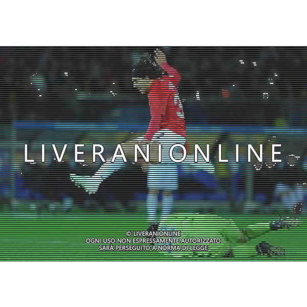FIFA Club World Cup Japan 2008 Semifinale Yokohama - 18.12.2008 Gamba Osaka(JPN)-Manchester United(ENG) Nella Foto:CARLITOS TEVEZ ANTICIPATO DAL PORTIERE /Ph.Vitez-Ag. Aldo Liverani