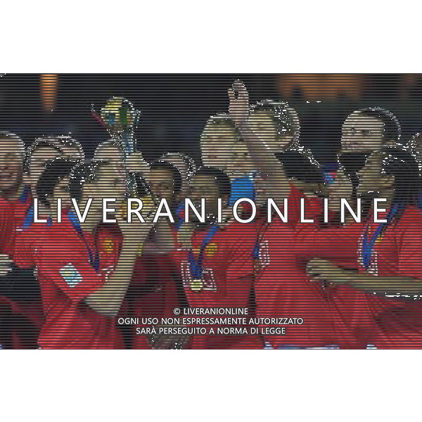 FIFA Club World Cup Japan 2008 Finale 1mo-2ndo Posto Yokohama - 21.12.2008 Manchester United (ENG) - Liga de Quito (ECU) Nella Foto: RIO FERDINAND ALZA LA COPPA Ph.Vitez-Ag. Aldo Liverani