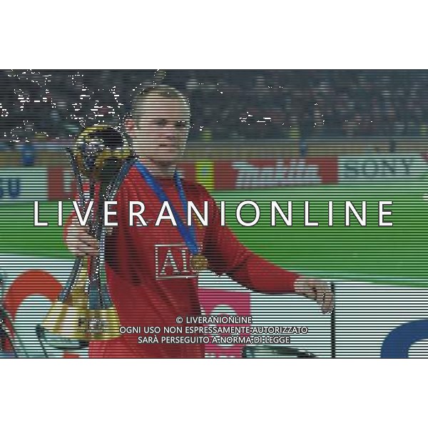 FIFA Club World Cup Japan 2008 Finale 1mo-2ndo Posto Yokohama - 21.12.2008 Manchester United (ENG) - Liga de Quito (ECU) Nella Foto: WAYNE ROONEY CON LA COPPA Ph.Vitez-Ag. Aldo Liverani