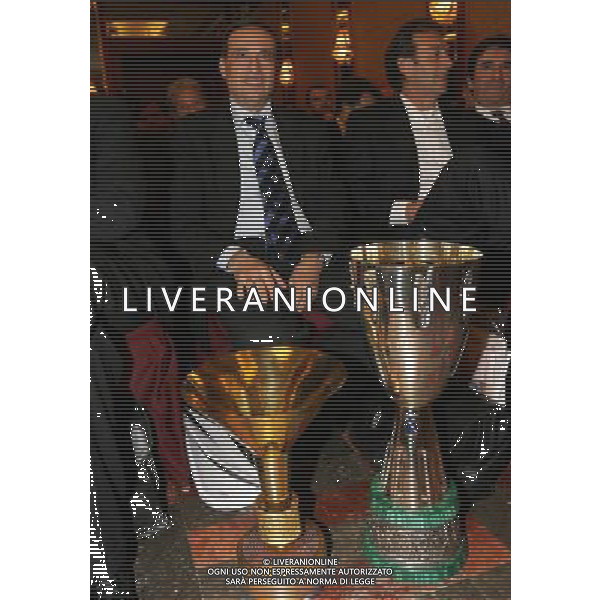 Milano 22-12-2008 premiazione Lega Calcio stagione sportiva 2007/08 nella foto ernesto paolillo con le tre coppe vinte la scorsa stagione ph marco luzzani/ag aldo liverani s.a.s.