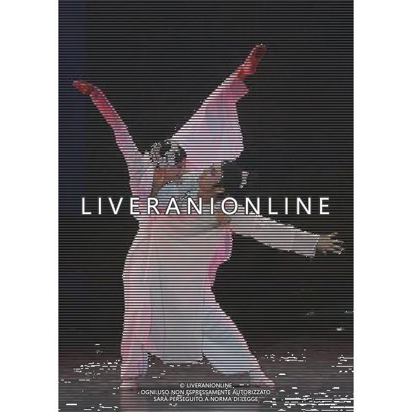 CHENGDU - NOVEMBER 26: Dancers Xu Peng (R) and Hu Qinxin (L) perform during the drama Peony Pavilion in Chengdu of southwest China\'s Sichuan province Wednesday, Nov. 26, 2008. The drama Peony Pavilion, a 16th-century tale of love, death and resurrection written by Tang Xianzu (1550-1616), has served as inspiration for a number of artists from all kind of genres, from Kunqu Opera to drama and ballet. Choreographed by Ying Zhiqi, Lu Ling and Wu Ning, this four-act full-length dance revolves around the love between Du Liniang (played by Hu Qinxin) and Liu Mengmei (played by Xu Peng), a love that extends over three lifetimes.(Photo By Qin Wang/ColorChinaPhoto) - AG. ALDO LIVERANI SAS ITALY ONLY