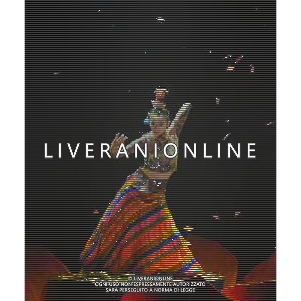 CHENGDU - DECEMBER 27: Chinese dancer Yang Liping performs in the musical \'Tibetan Riddle\' in Chengdu of southwest China\'s Sichuan province Saturday, Dec. 27, 2008. The musical \'Tibetan Riddle\', presenting the original Tibetan culture with folk dances and songs, was staged in Chengdu on Saturday.(Photo By Evens Lee/ColorChinaPhoto) - AG. ALDO LIVERANI SAS ITALY ONLY