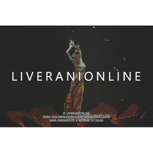 CHENGDU - DECEMBER 27: Chinese dancer Yang Liping performs in the musical \'Tibetan Riddle\' in Chengdu of southwest China\'s Sichuan province Saturday, Dec. 27, 2008. The musical \'Tibetan Riddle\', presenting the original Tibetan culture with folk dances and songs, was staged in Chengdu on Saturday.(Photo By Evens Lee/ColorChinaPhoto) - AG. ALDO LIVERANI SAS ITALY ONLY