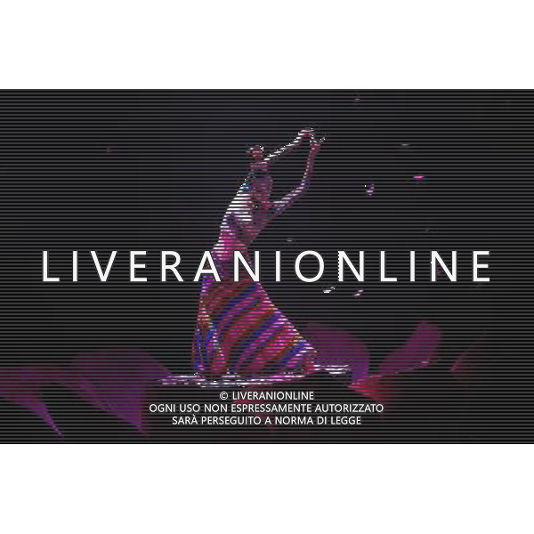 CHENGDU - DECEMBER 27: Chinese dancer Yang Liping performs in the musical \'Tibetan Riddle\' in Chengdu of southwest China\'s Sichuan province Saturday, Dec. 27, 2008. The musical \'Tibetan Riddle\', presenting the original Tibetan culture with folk dances and songs, was staged in Chengdu on Saturday.(Photo By Evens Lee/ColorChinaPhoto) - AG. ALDO LIVERANI SAS ITALY ONLY