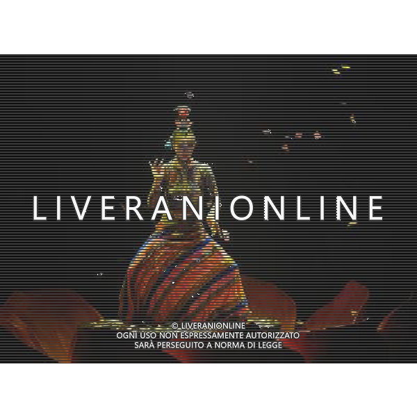 CHENGDU - DECEMBER 27: Chinese dancer Yang Liping performs in the musical \'Tibetan Riddle\' in Chengdu of southwest China\'s Sichuan province Saturday, Dec. 27, 2008. The musical \'Tibetan Riddle\', presenting the original Tibetan culture with folk dances and songs, was staged in Chengdu on Saturday.(Photo By Evens Lee/ColorChinaPhoto) - AG. ALDO LIVERANI SAS ITALY ONLY