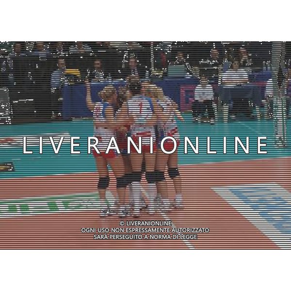BERGAMO SABATO 22/11/2008 PALANORDA ORE 16-30 64o CAMPIONATO ITALIANO PALLAVOLO FEMMINILE SERIE A1 2008/2009 SETTIMA GIORNATA/GIRONE D\'ANDATA NELLA FOTO: foppapedretti bergamo esulta PH.AG.A.LIVERANI SAS