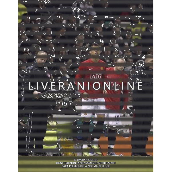 Manchester United\'s Wayne Rooney and Cristiano Ronaldo come on as substitutes , Derby County Vs Manchester United, Carling Cup Semi Final 1st Leg, Pride Park, Derby, Date 070109, ph.ag ALDO LIVERANI SAS ONLY FOR ITALY