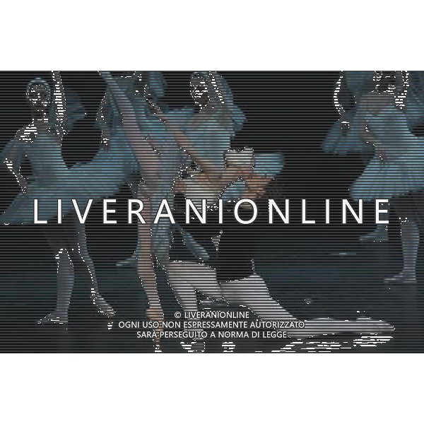 \'Il lago dei cigni\' con il Teatro Nazionale di Opera e Balletto della Moldavia al teatro Arcimboldi di Milano nella foto: Iana Salendo e Dinu Tamazlacaru, primi solisti del Teatro dell\'Opera di Berlino © Antonio Sorano - ag. Aldo Liverani sas