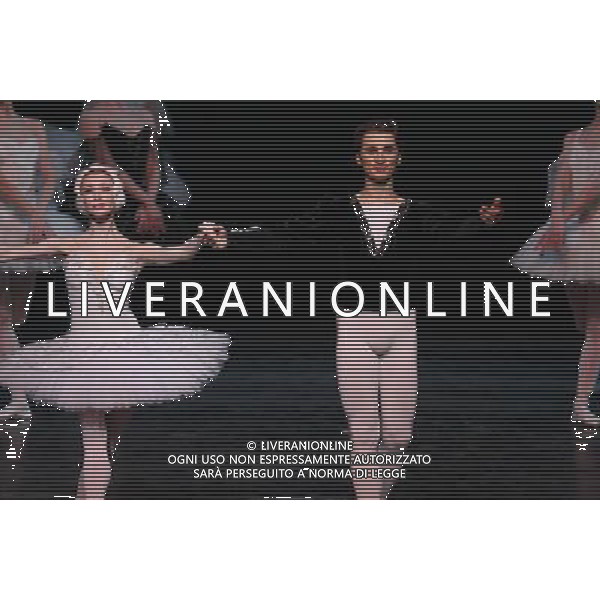 \'Il lago dei cigni\' con il Teatro Nazionale di Opera e Balletto della Moldavia al teatro Arcimboldi di Milano nella foto: Iana Salendo e Dinu Tamazlacaru, primi solisti del Teatro dell\'Opera di Berlino © Antonio Sorano - ag. Aldo Liverani sas