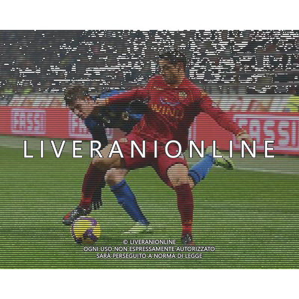 Inter -Roma 21/01/2009 Calcio Coppa Italia Tim Cup 2008-2009 Nella foto Cicinho contro Santon Foto Agenzia Aldo Liverani Sas