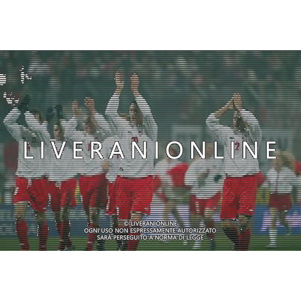 GIOCATORI DELLA POLONIA ESULTANO A FINE PARTITA Varsavia 12/11/2003 amichevole Polonia-Italia 3:1 nella foto esultanza polonia ph Paola Garbuio/ag aldo Liverani s.a.s.
