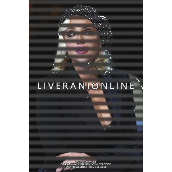 TRASMISSIONE TV: \' SCHERZI A PARTE\' NELLA FOTO: PAOLA BARALE FOTO ANTONIO SORANO - AG. ALDO LIVERANI SAS CAPPELLO