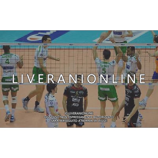 TIM Cup A1 Final Four di Volley 2° Semifinale Forlì(FC) - 31.01.2009 Bre Banca Lannutti Cuneo- Sisley Treviso Nella Foto:ESULTANZA CUNEO-DELUSIONE TREVISO /Ph.Vitez-Ag. Aldo Liverani