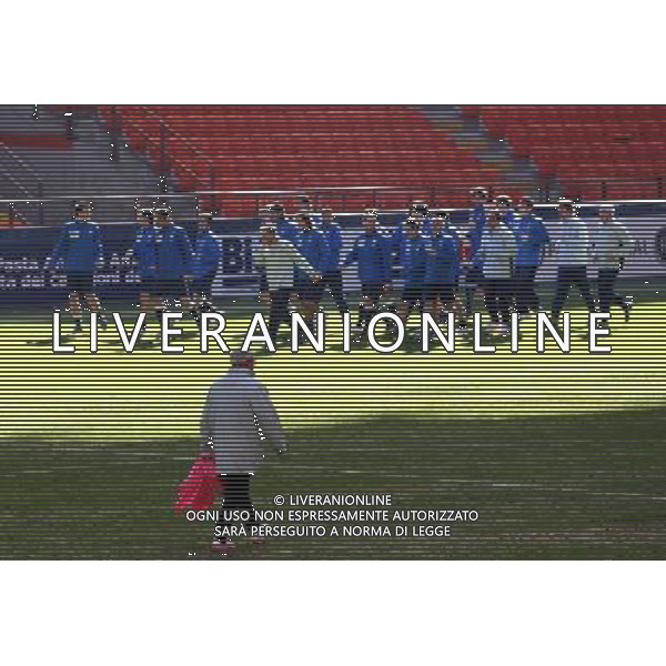 MILANO 9/2/2009 STADIO GIUSEPPE MEAZZA ALLENAMENTO DELLA NAZIONALE ITALIANA PRIMA DELL\' INCONTRO AMICHEVOLE CON IL BRASILE A LONDRA NELLA FOTO MARCELLO LIPPI CON GLI AZZURRI FOTO ROMANO/AG ALDO LIVERANI