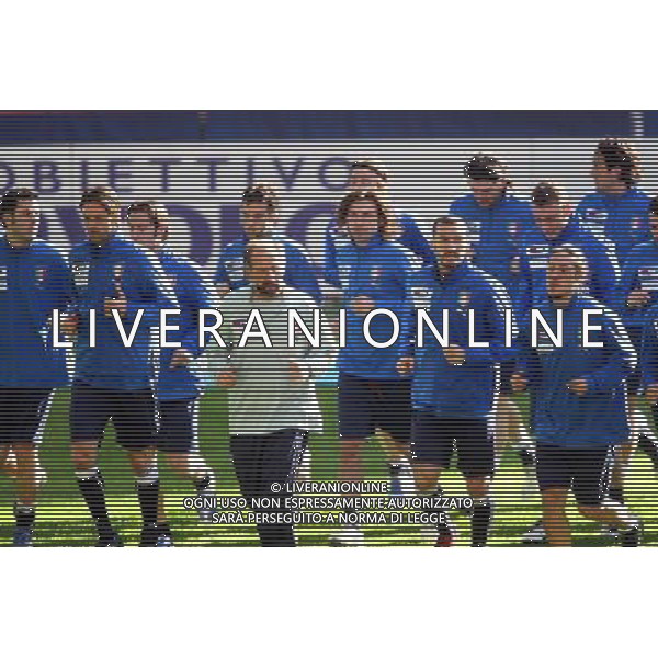 MILANO 9/2/2009 STADIO GIUSEPPE MEAZZA ALLENAMENTO DELLA NAZIONALE ITALIANA PRIMA DELL\' INCONTRO AMICHEVOLE CON IL BRASILE A LONDRA NELLA FOTO ALBERTO GAUDINO GUIDA LA SESSIONE DI ALLENAMENTO DEGLI AZZURRI FOTO ROMANO/AG ALDO LIVERANI