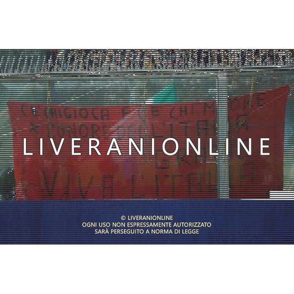 ANCONA 16/11/2003 ITALIA-ROMANIA AMICHEVOLE NELLA FOTO STRISCIONE IN RICORDO DEI CARABINIERI UCCISI IN IRAQ* FOTO ALDO LIVERANI