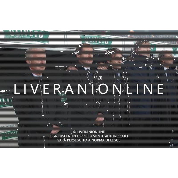 ANCONA 16/11/2003 ITALIA-ROMANIA AMICHEVOLE NELLA FOTO GIOVANNI TRAPATTONI CON LA PANCHINA DURANTE IL MINUTO DI RACCOGLIMENTO* FOTO ALDO LIVERANI