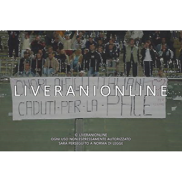 ANCONA 16/11/2003 ITALIA-ROMANIA AMICHEVOLE NELLA FOTO STRISCIONE IN RICORDO DEI CARABINIERI UCCISI IN IRAQ* FOTO ALDO LIVERANI