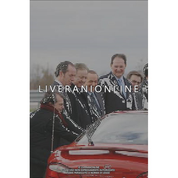 MOGLIANO (TV) 08/02/2009 CERIMONIA DI INAUGURAZIONE DEL PASSANTE DI MESTRE NELLA FOTO:DA SIX BRUNETTA ,LUCA ZAIA, MATTEOLI ALTERO , SILVIO BERLUSCONI E GALAN GIANCARLO SALUTANO LE PRIME AUTO CHE PASSANO PER IL PASSANTE FOTO PAOLA GARBUIO/AG.ALDO LIVERANI