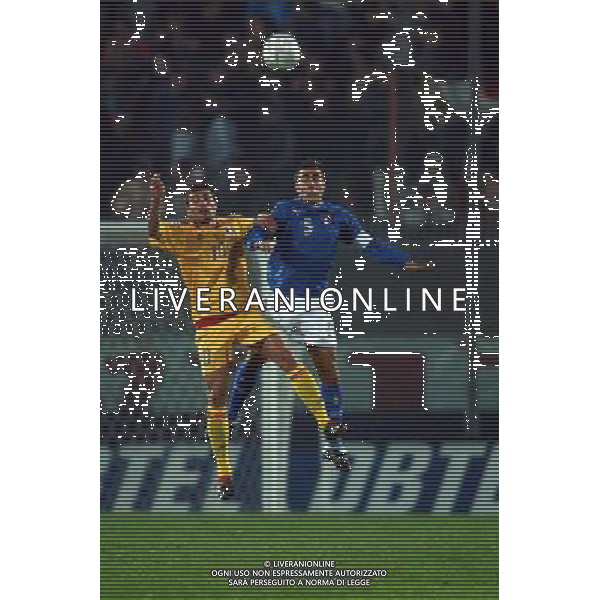 ANCONA 16/11/2003 ITALIA-ROMANIA AMICHEVOLE NELLA FOTO MUTU E FABIO CANNAVARO* FOTO ALDO LIVERANI